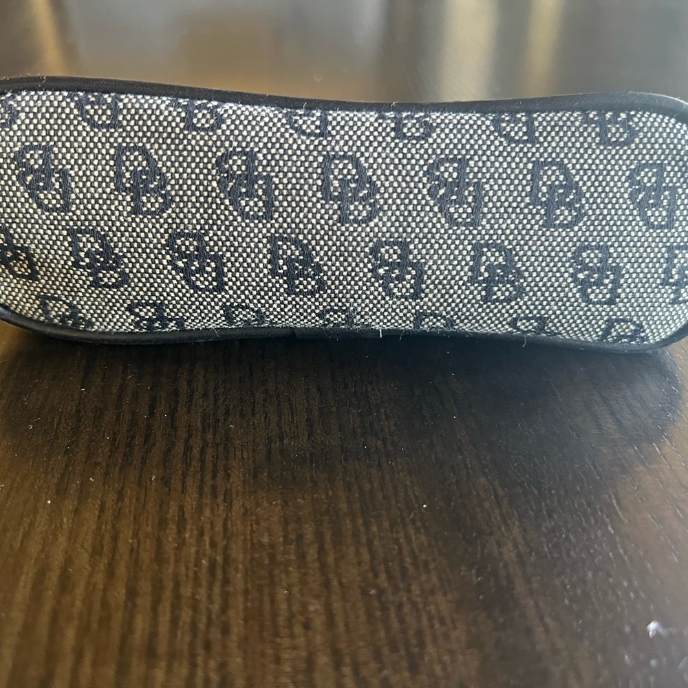 Dooney & Bourke Black and Cream Monogram Cosmetic Pouch EUC - Picture 8 of 9